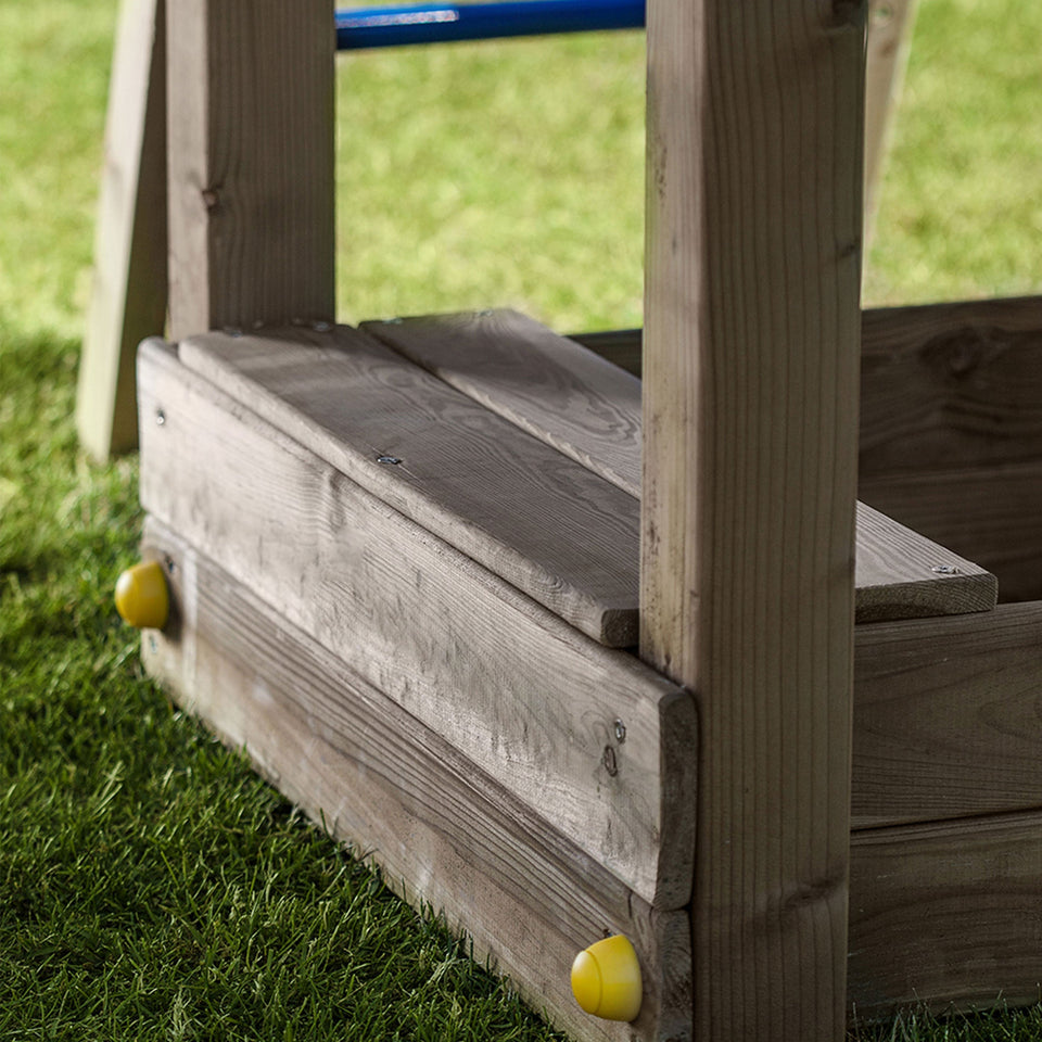 Climbing frame Sky High Hideout featuring double swing, slide and climbing wall